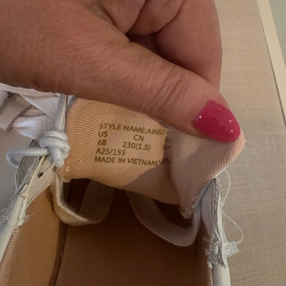 Kate Spade Court Sneakers White & Green Ainsley NWOT size 6B EUR 36.5 - Picture 8 of 9
